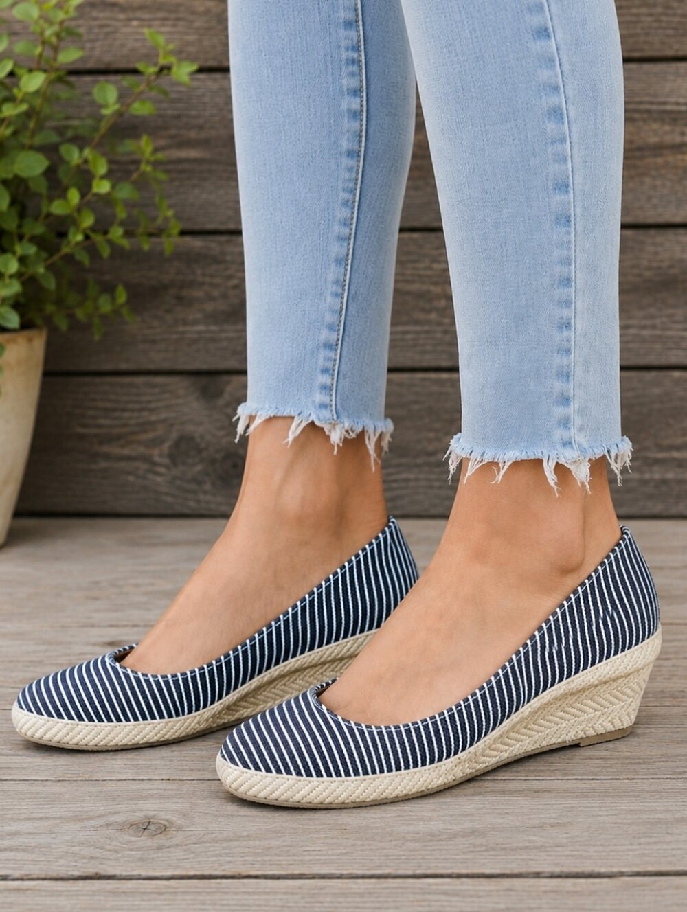 American Eagle by Payless Coastal Nautical Striped Espadrille Comfort Wedge 9.5M